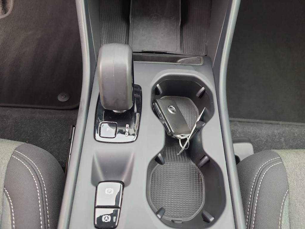 2024 Volvo XC40 B5 Core 15