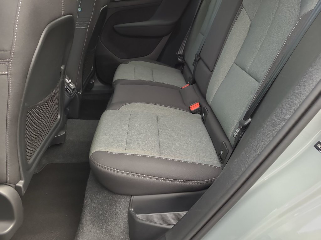 2024 Volvo XC40 B5 Core 27