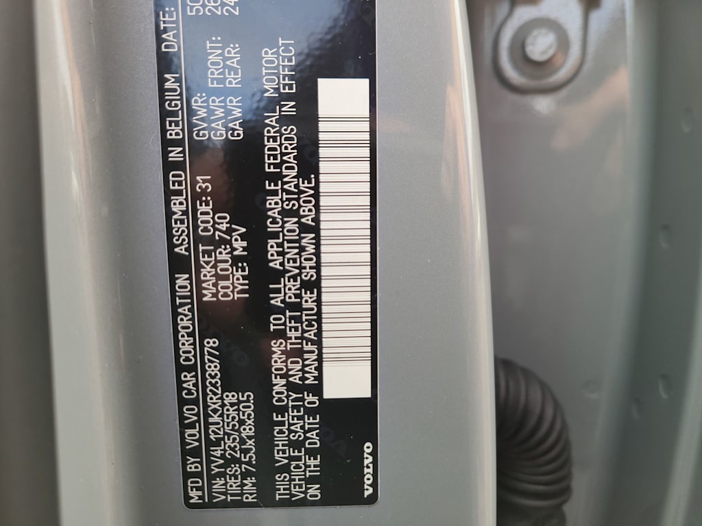 2024 Volvo XC40 B5 Core 18