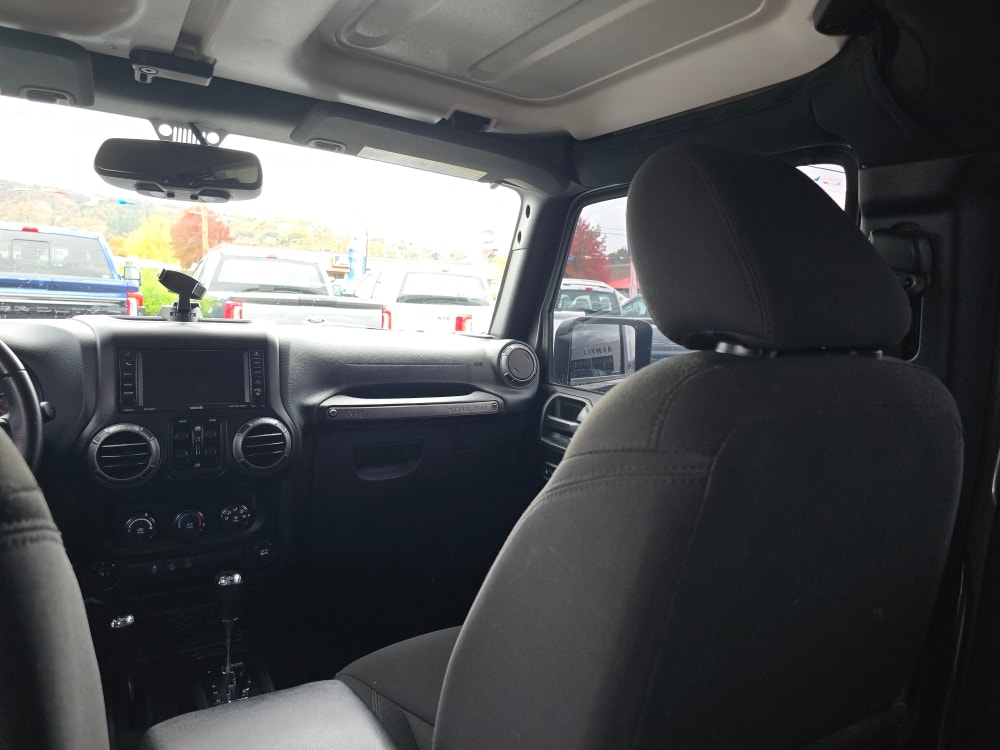 Thumbnail: 2017 Jeep Wrangler - 10