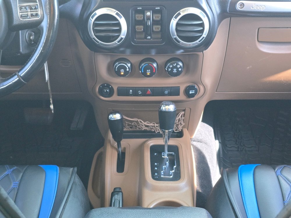 Thumbnail: 2017 Jeep Wrangler - 13