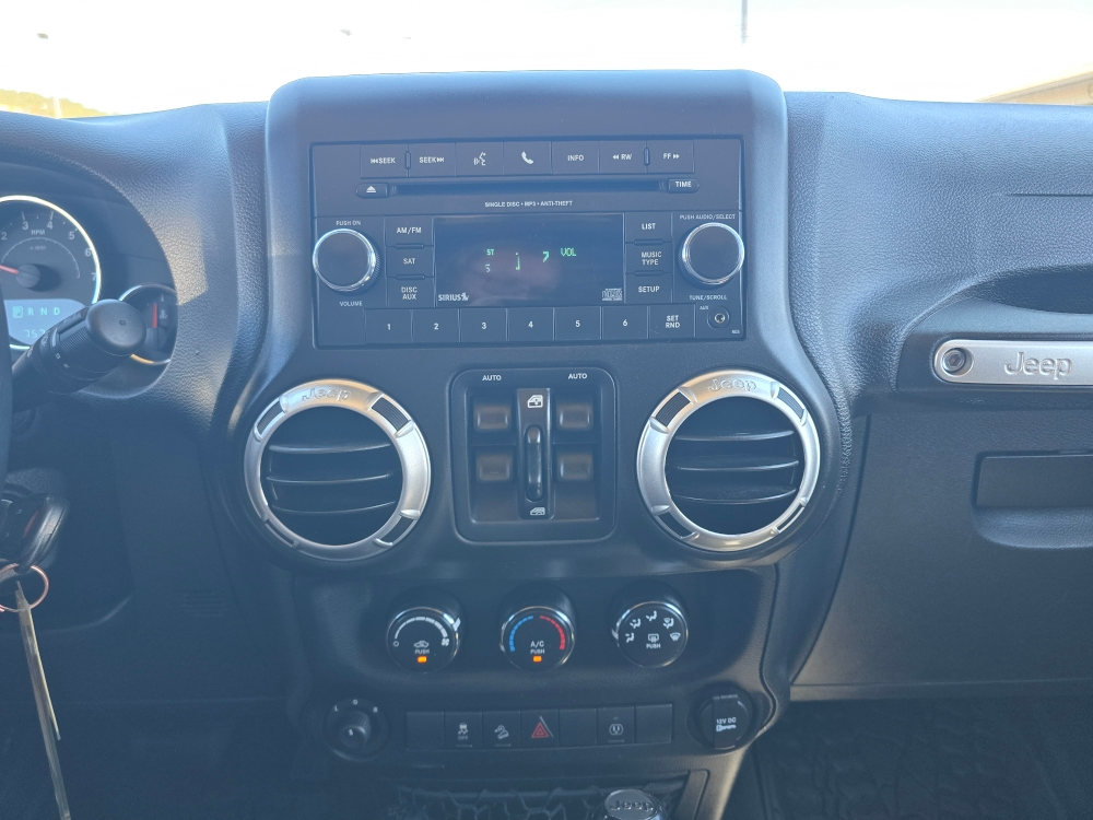 Thumbnail: 2015 Jeep Wrangler - 13