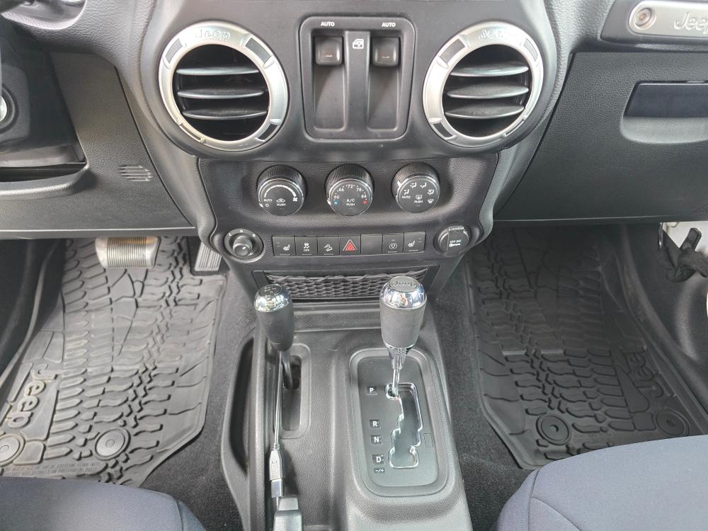 Thumbnail: 2015 Jeep Wrangler - 11