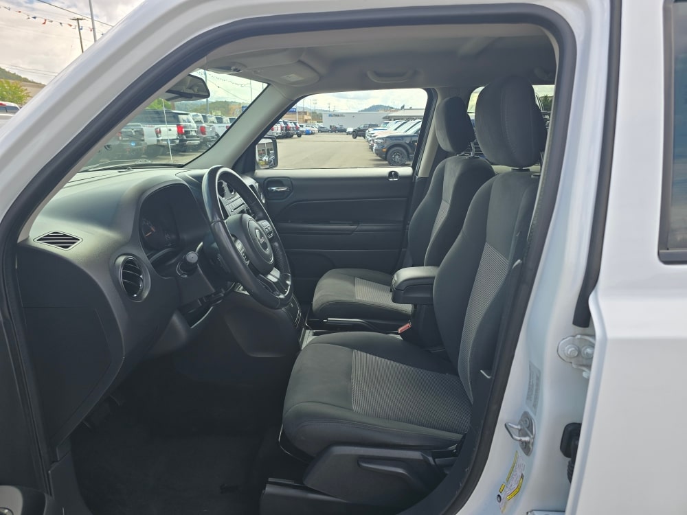 Thumbnail: 2016 Jeep Patriot - 8