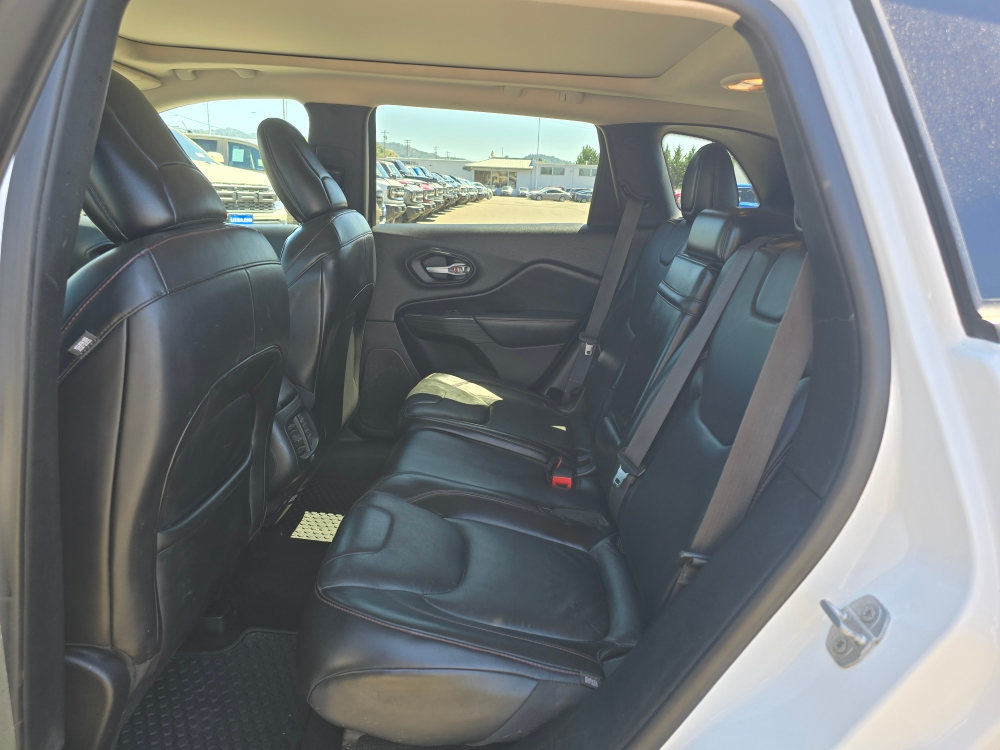 Thumbnail: 2015 Jeep Cherokee - 9