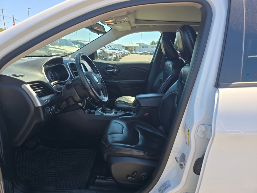Thumbnail: 2015 Jeep Cherokee - 8