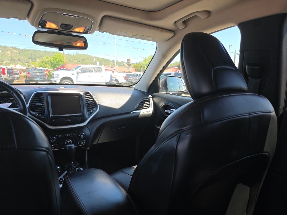 Thumbnail: 2015 Jeep Cherokee - 10