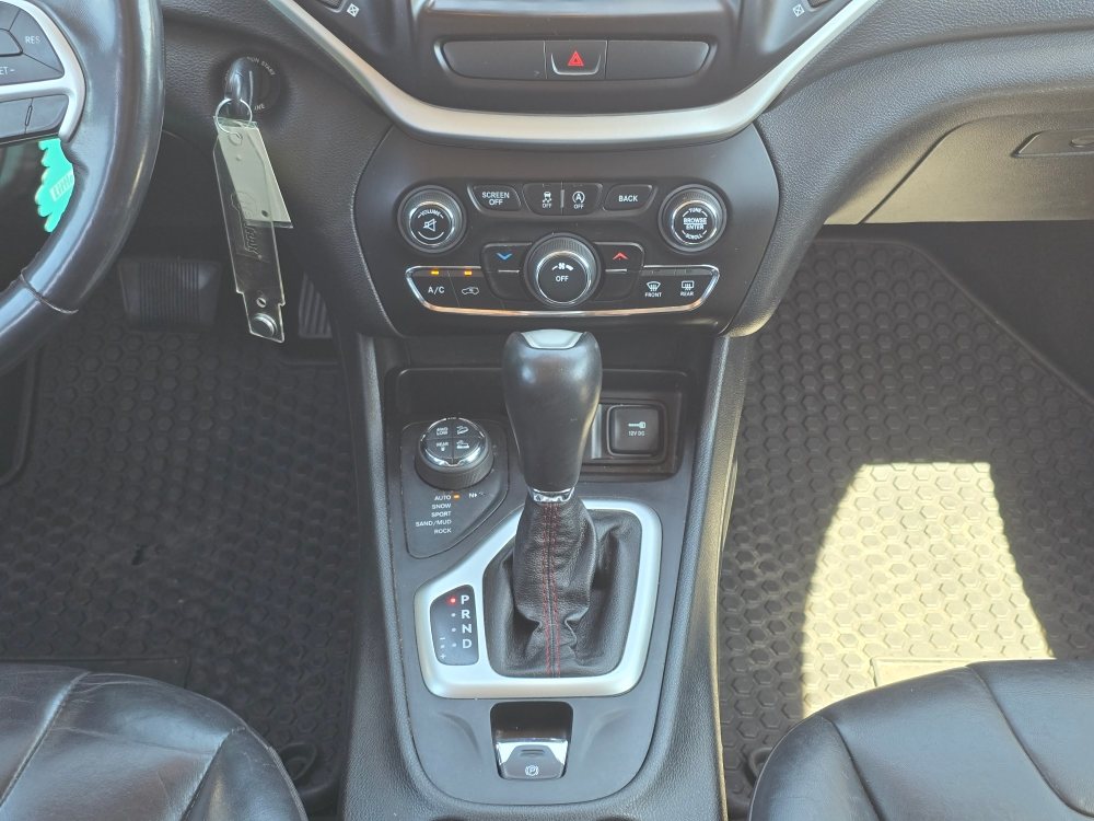 Thumbnail: 2015 Jeep Cherokee - 13