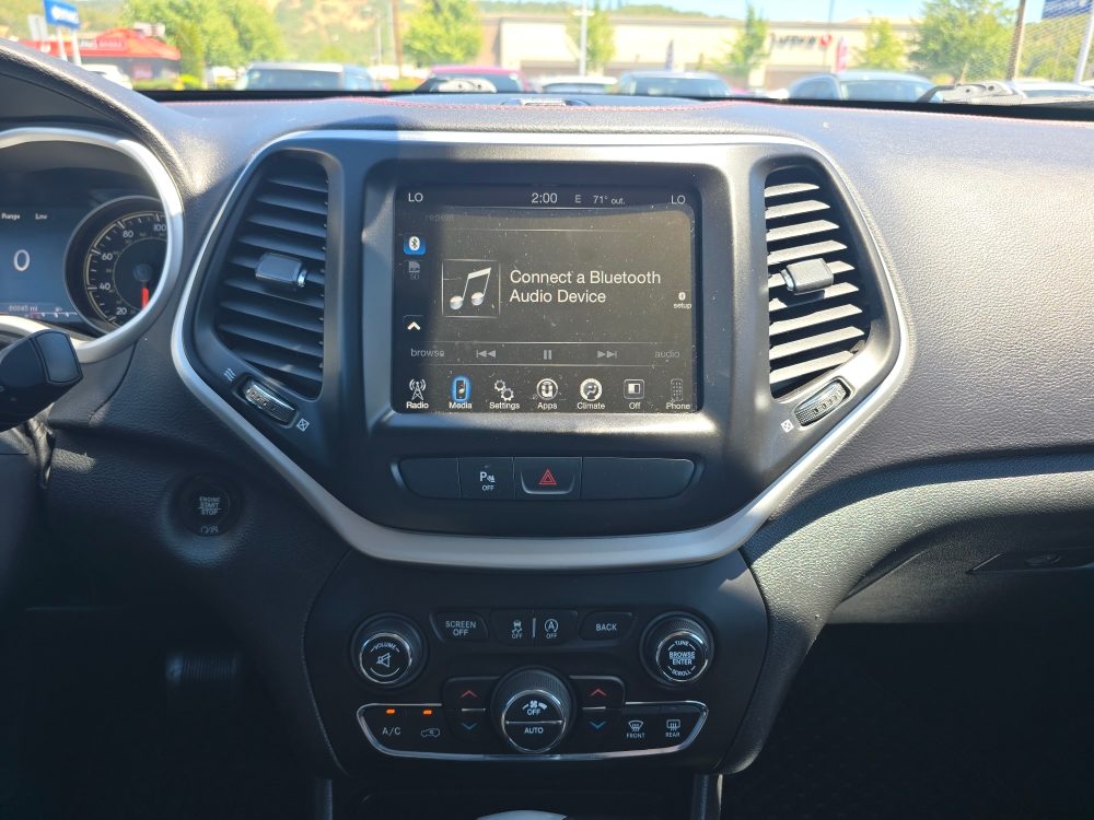 Thumbnail: 2018 Jeep Cherokee - 12