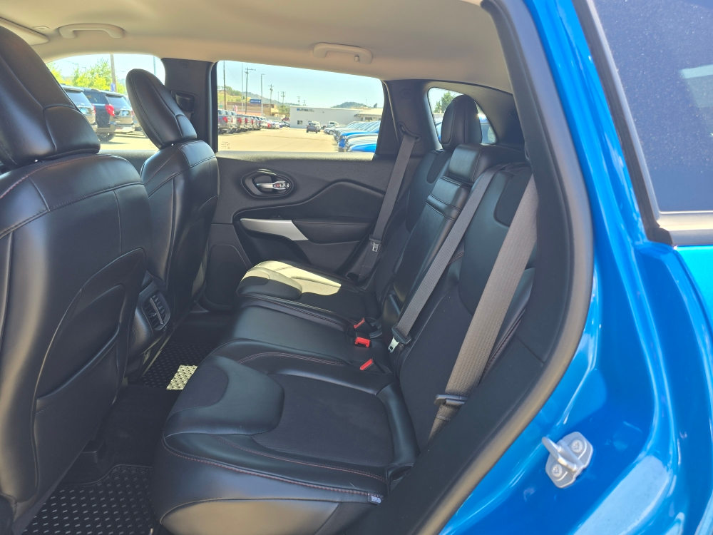 Thumbnail: 2018 Jeep Cherokee - 10