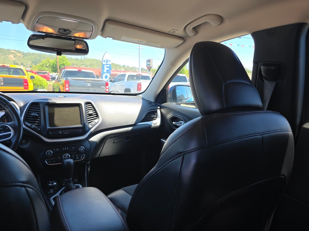 Thumbnail: 2018 Jeep Cherokee - 9