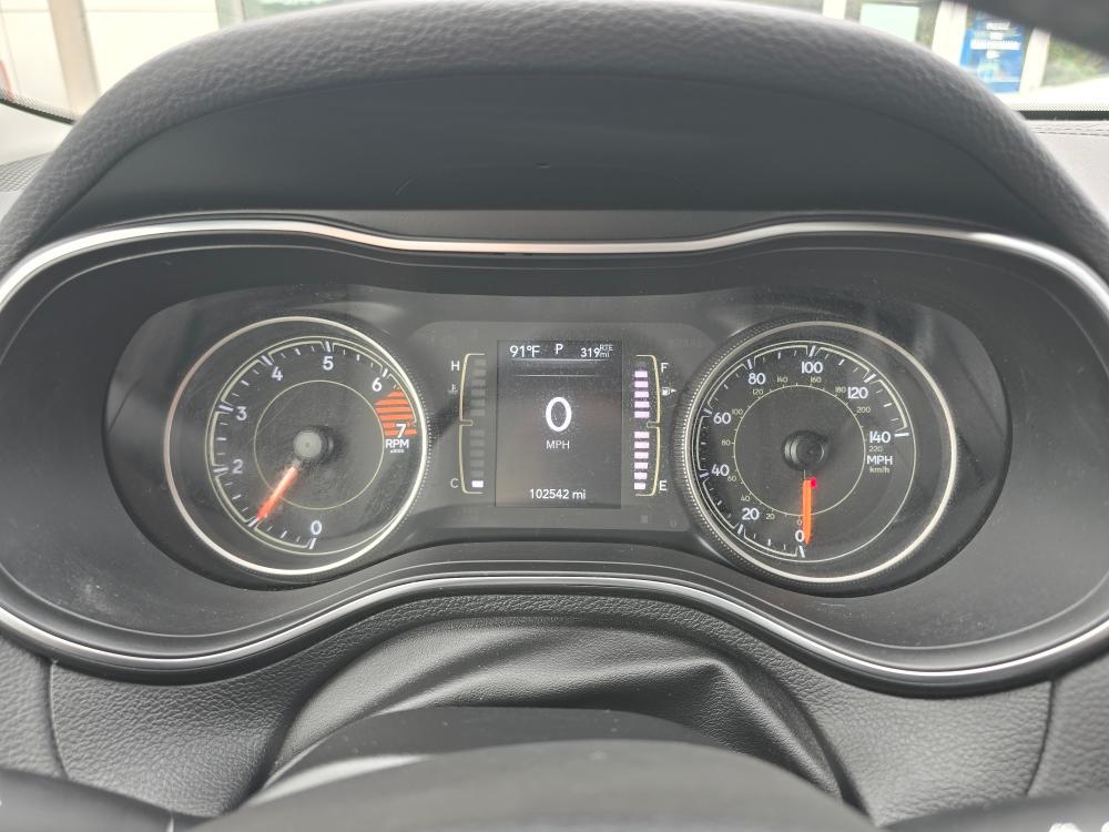 Thumbnail: 2019 Jeep Cherokee - 14