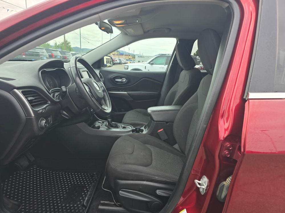 Thumbnail: 2019 Jeep Cherokee - 8