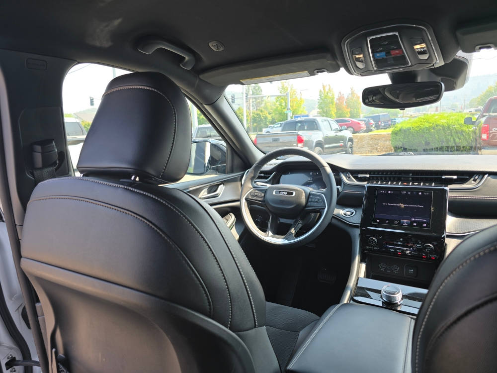 Thumbnail: 2023 Jeep Grand Cherokee L - 2