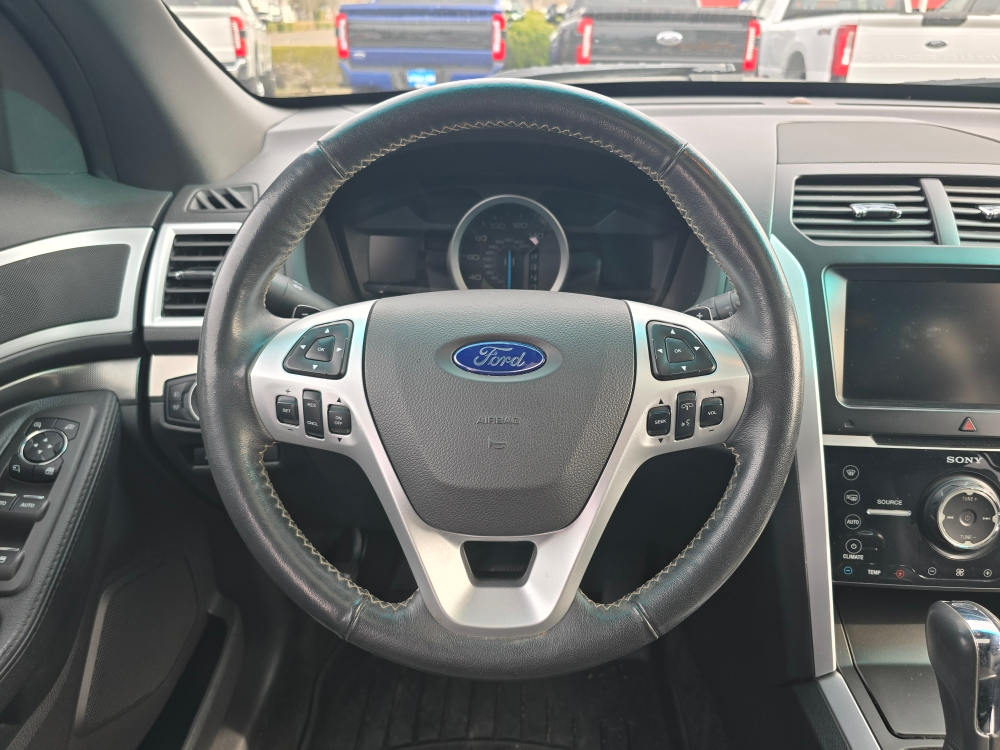 Thumbnail: 2015 Ford Explorer - 8