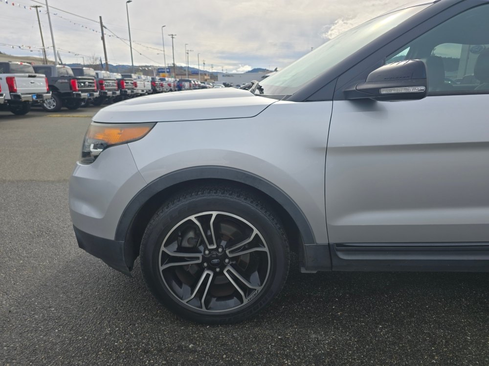 Thumbnail: 2015 Ford Explorer - 7