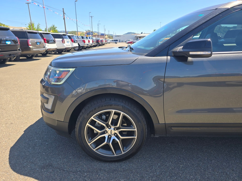 Thumbnail: 2017 Ford Explorer - 7