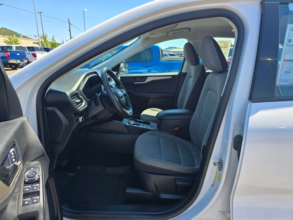 Thumbnail: 2022 Ford Escape - 8