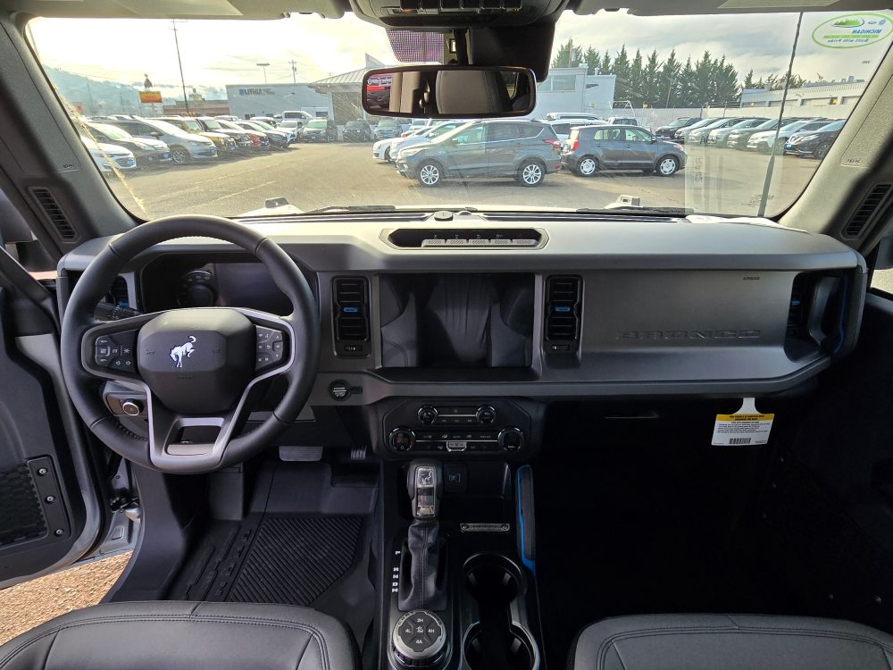 2024 Ford Bronco Black Diamond 13