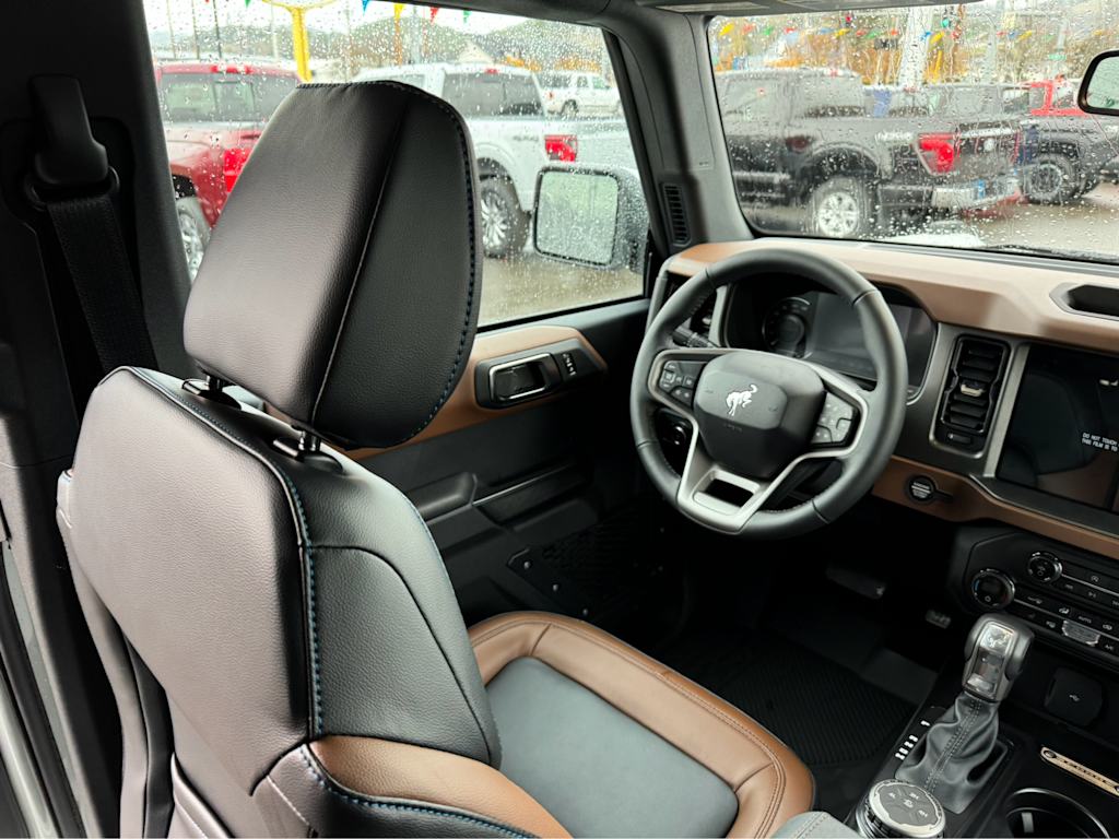 2024 Ford Bronco Outer Banks 3