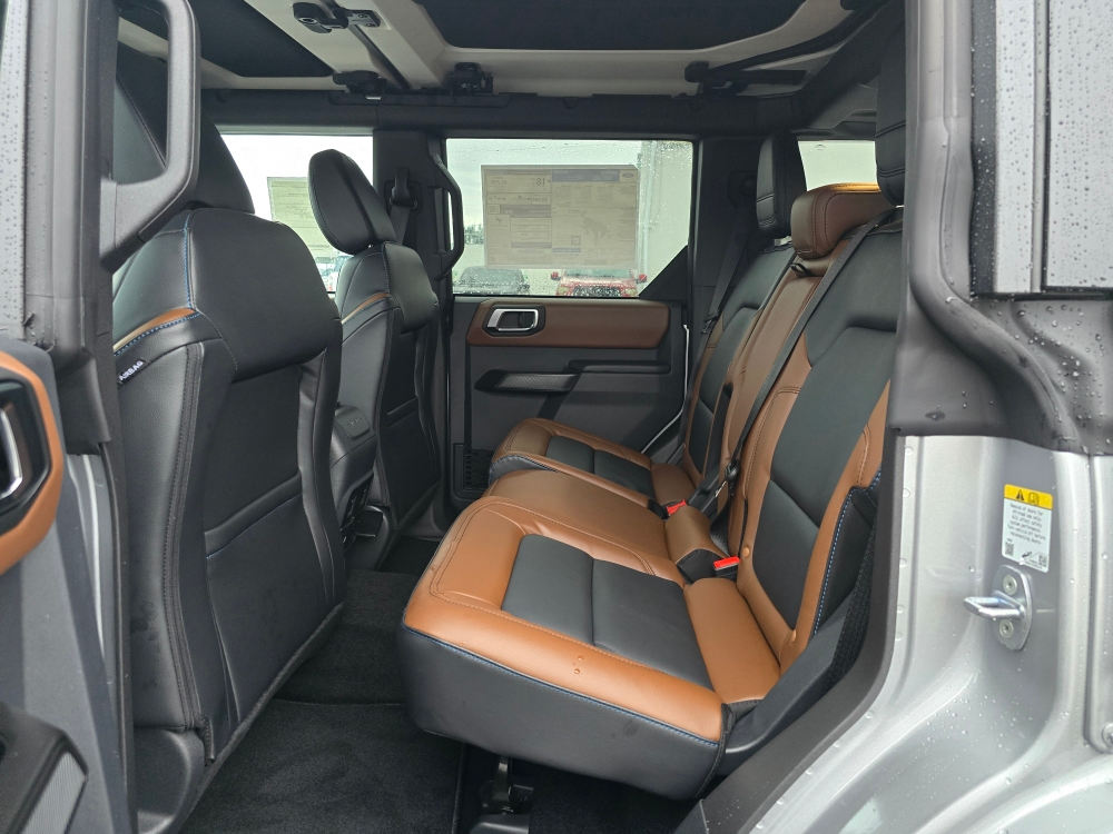 2024 Ford Bronco Outer Banks 12