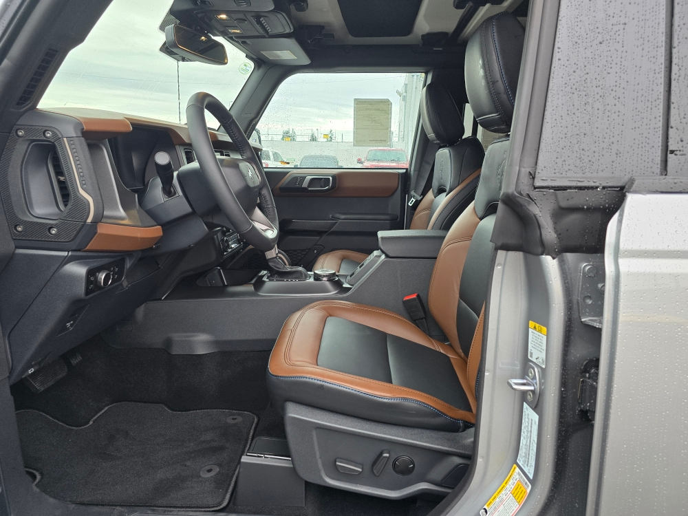 2024 Ford Bronco Outer Banks 10