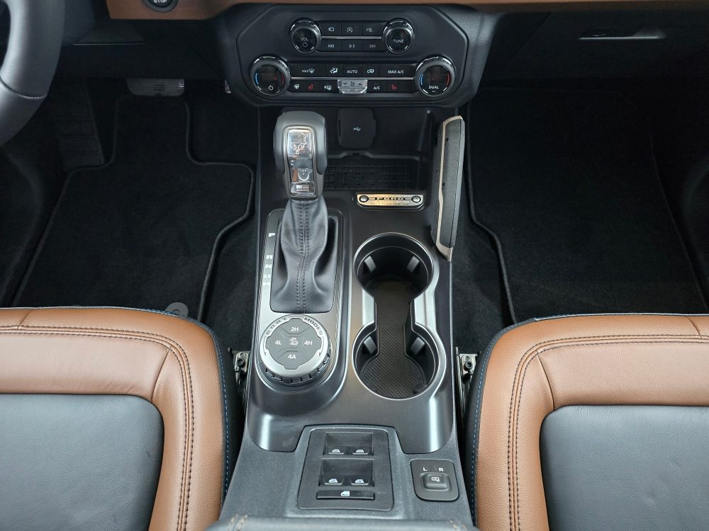 2024 Ford Bronco Outer Banks 15