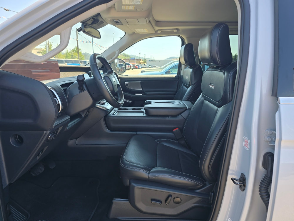 Thumbnail: 2025 Ford Expedition - 8