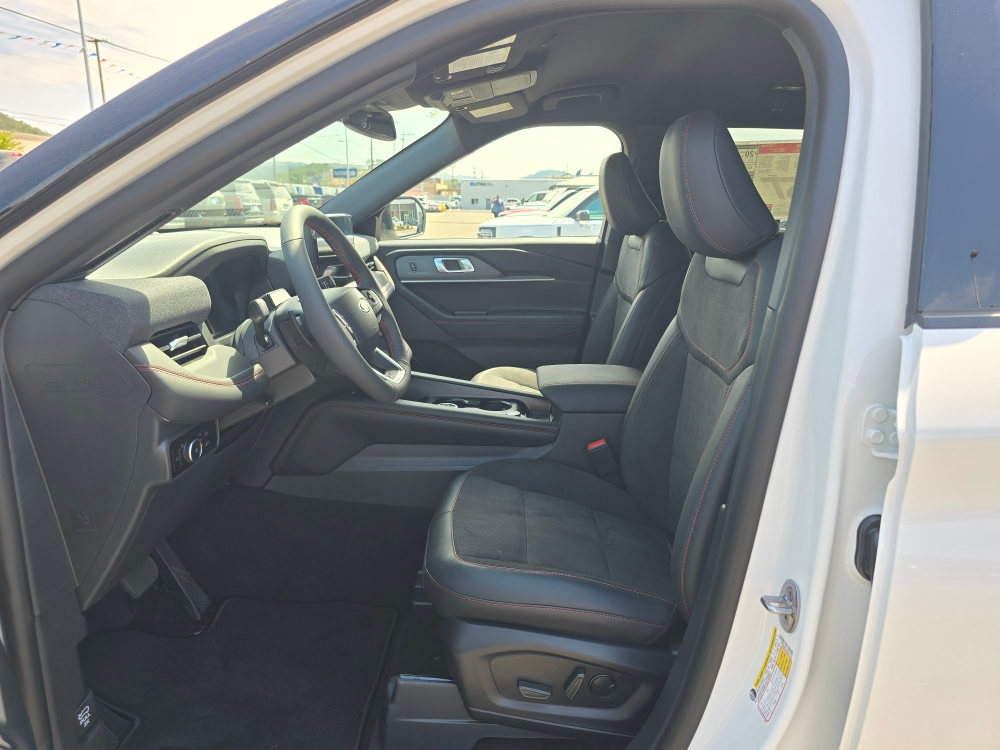 Thumbnail: 2026 Ford Explorer - 9