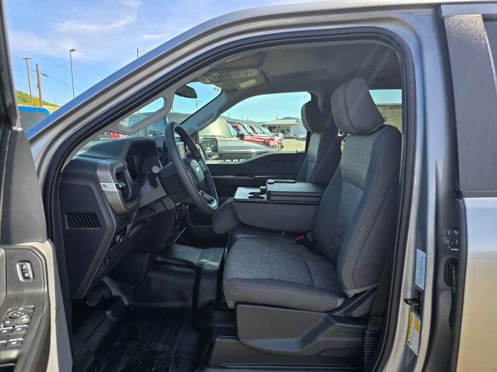 2025 Ford F-150 XL 8
