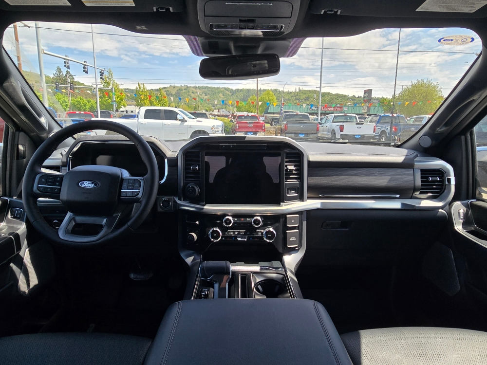 2025 Ford F-150 Lariat 11