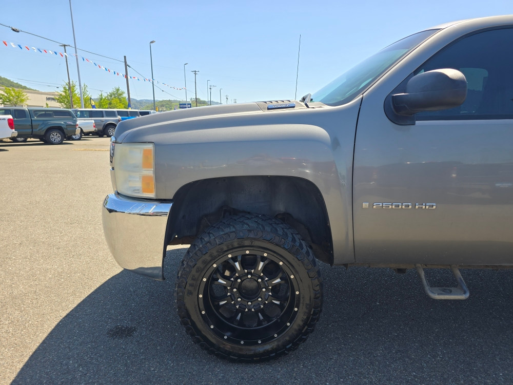 Thumbnail: 2008 Chevrolet Silverado 2500 - 21