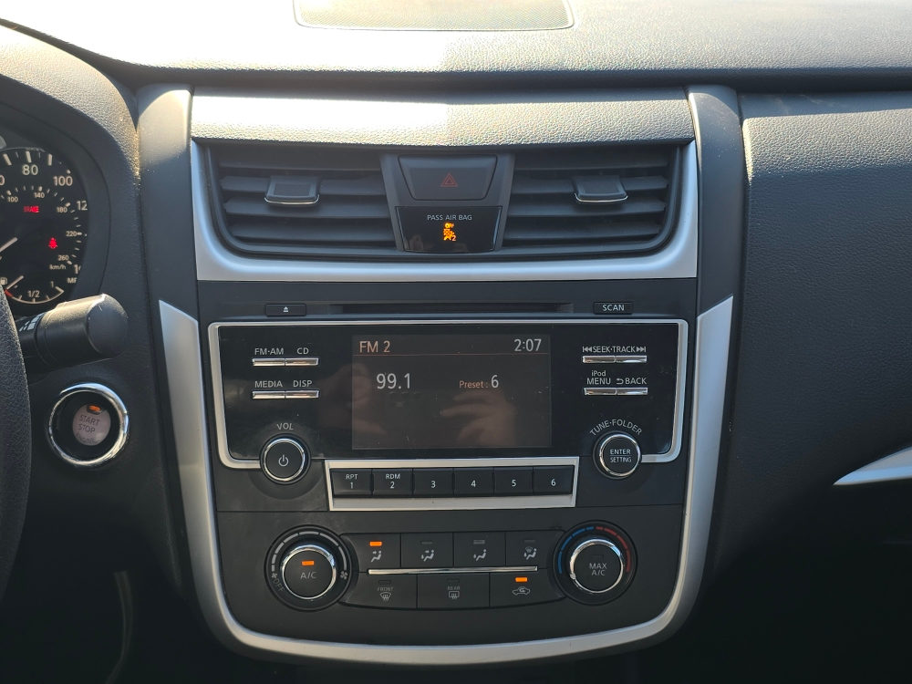 Thumbnail: 2017 Nissan Altima - 12