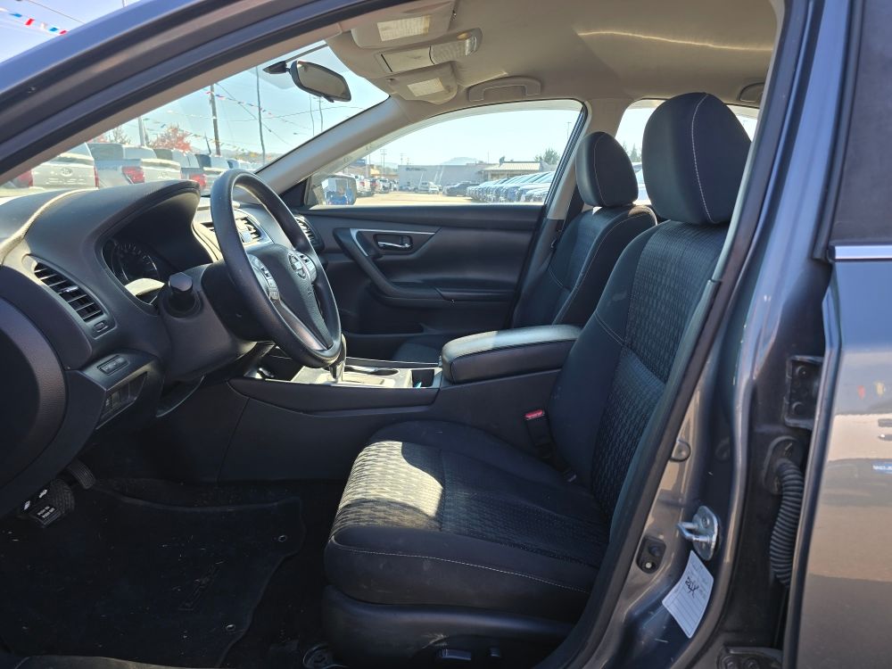 Thumbnail: 2017 Nissan Altima - 8