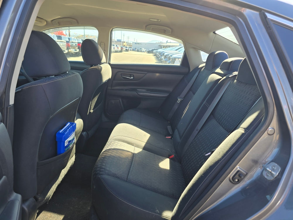 Thumbnail: 2017 Nissan Altima - 9