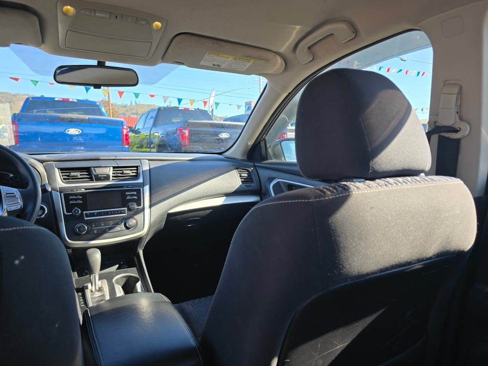 Thumbnail: 2017 Nissan Altima - 10