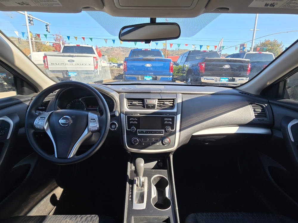 Thumbnail: 2017 Nissan Altima - 11