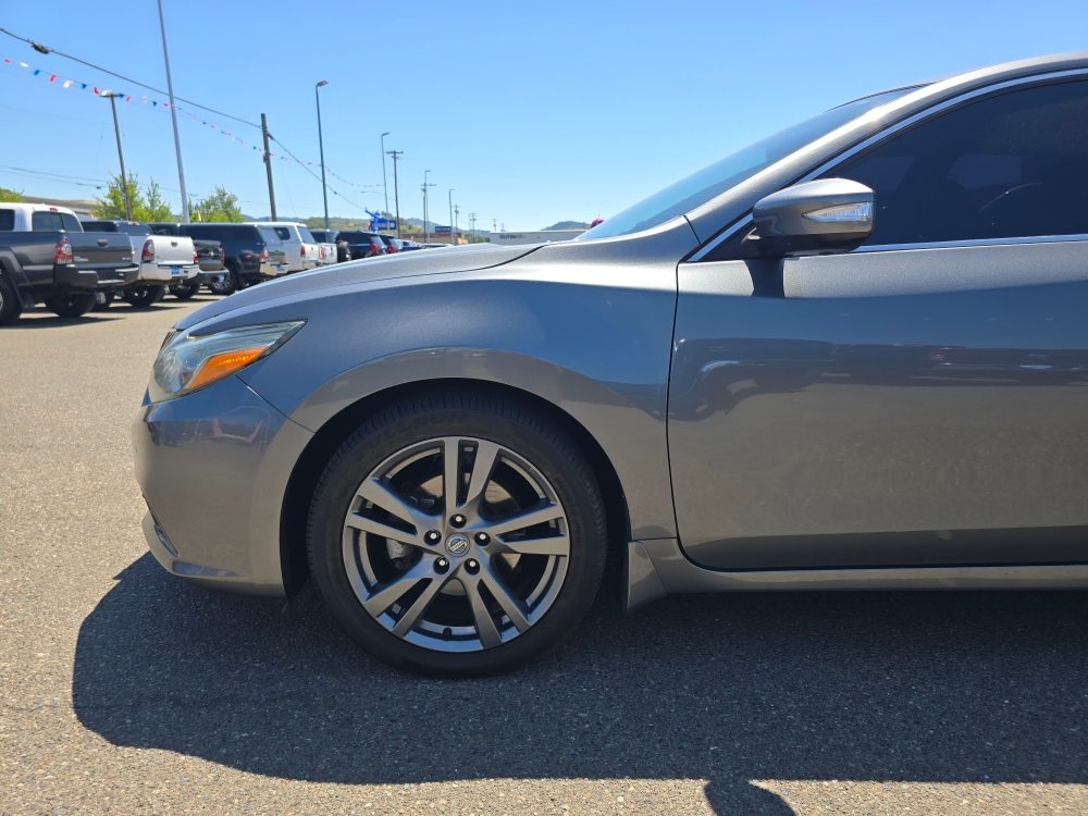 Thumbnail: 2018 Nissan Altima - 7
