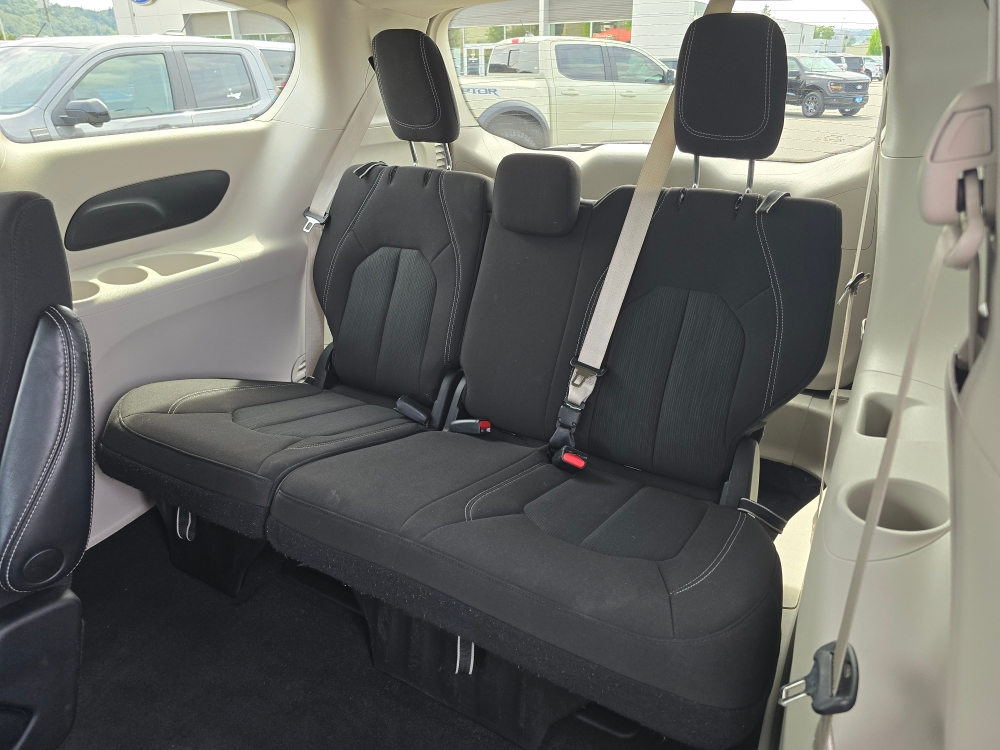 Thumbnail: 2023 Chrysler Voyager - 19