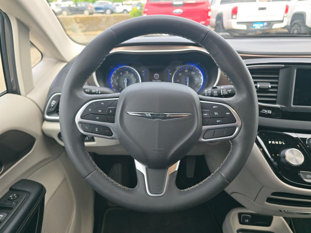 Thumbnail: 2023 Chrysler Voyager - 7