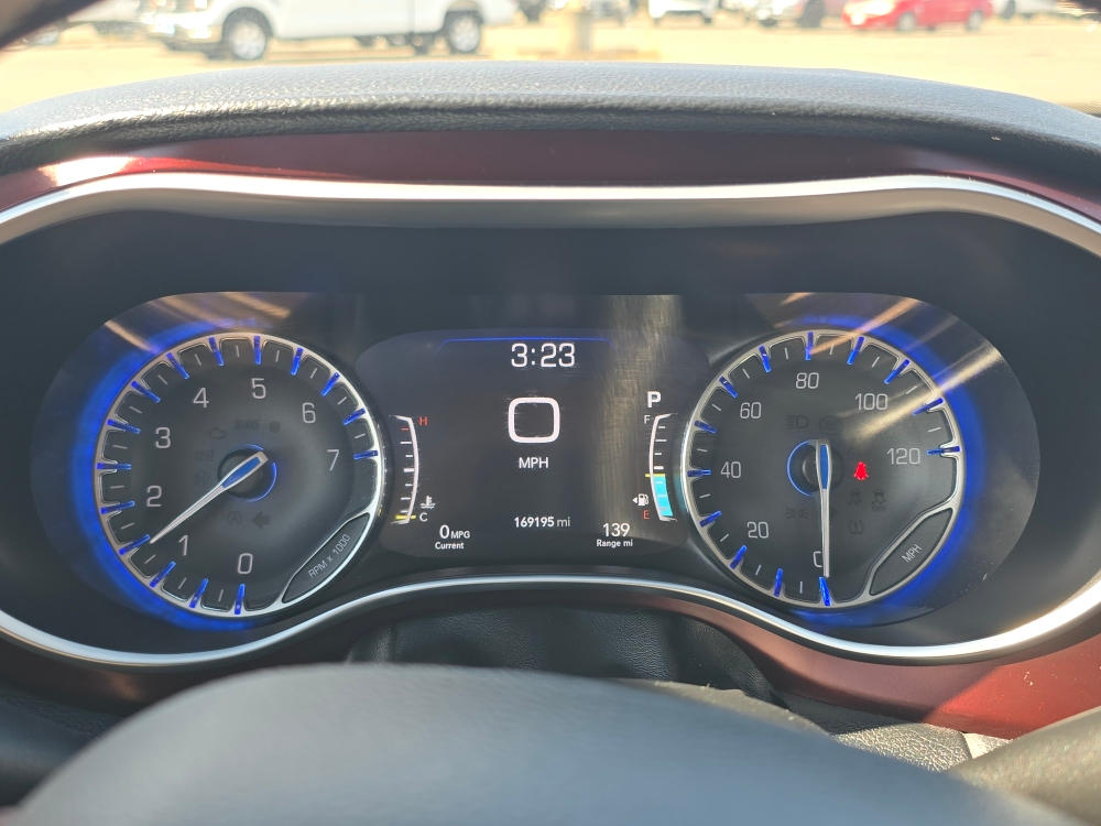 Thumbnail: 2017 Chrysler Pacifica - 5