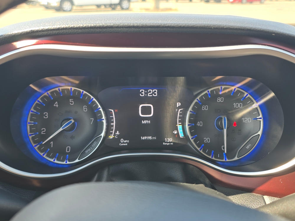 Thumbnail: 2017 Chrysler Pacifica - 15