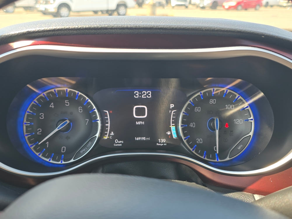 Thumbnail: 2017 Chrysler Pacifica - 21