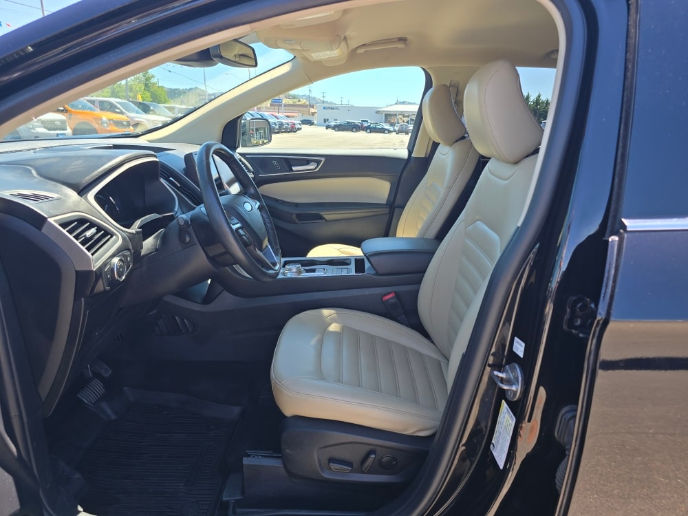 Thumbnail: 2021 Ford Edge - 8