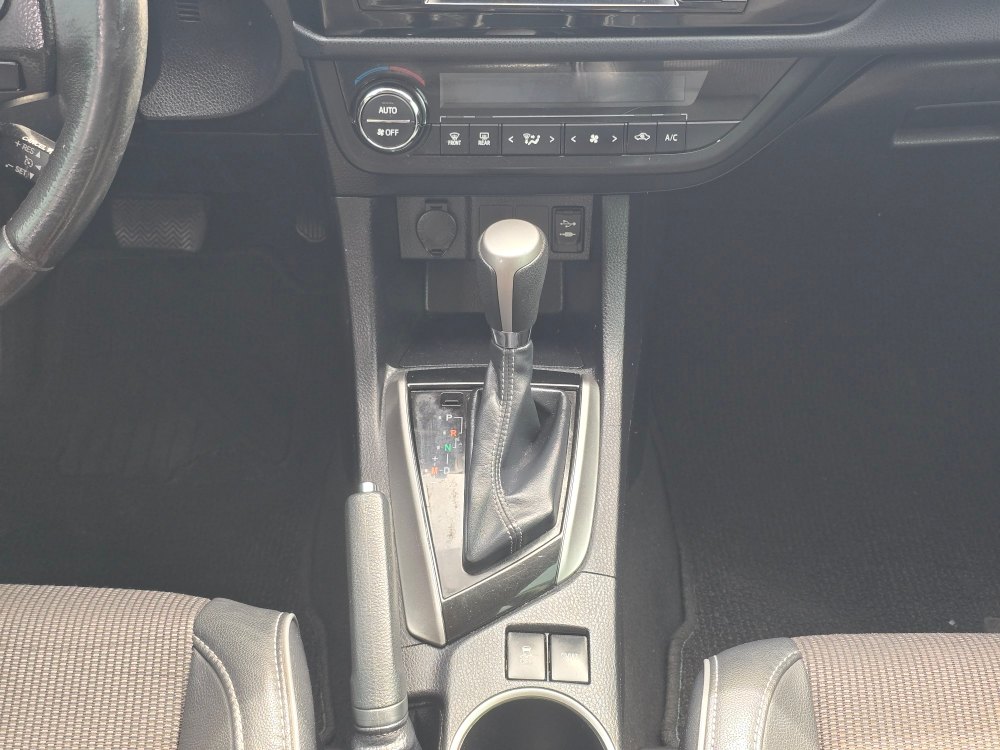 Thumbnail: 2014 Toyota Corolla - 13