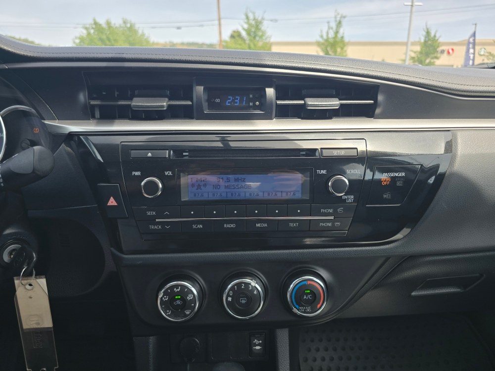 Thumbnail: 2015 Toyota Corolla - 13