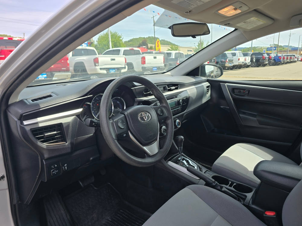 Thumbnail: 2015 Toyota Corolla - 2