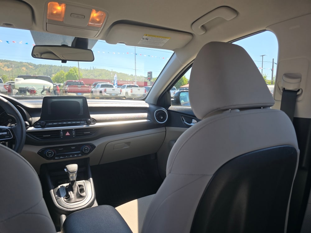 Thumbnail: 2019 Kia Forte - 8