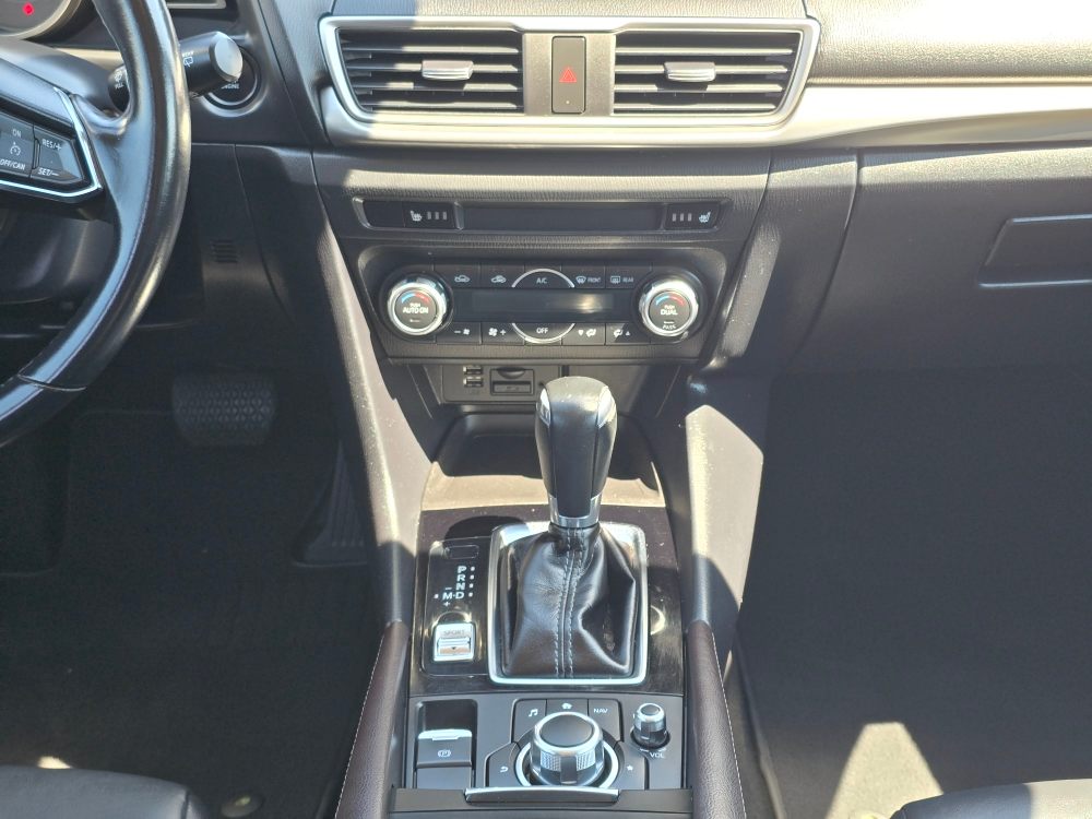 Thumbnail: 2018 Mazda Mazda3 - 14
