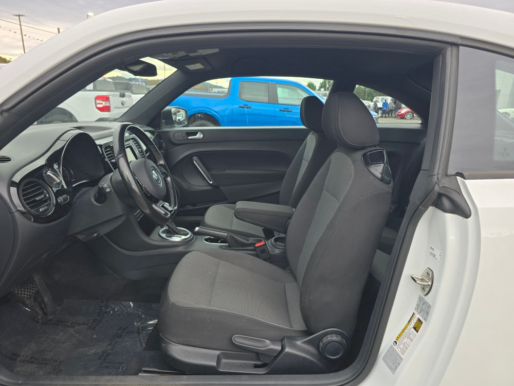 Thumbnail: 2017 Volkswagen Beetle - 8